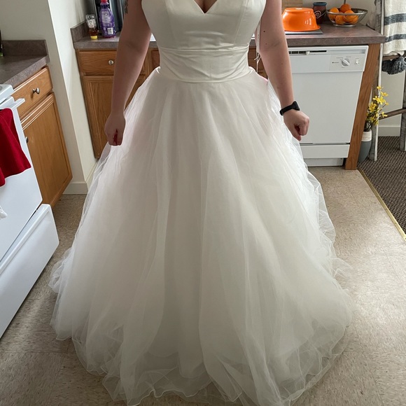 Beautiful satin and tulle wedding dress - Picture 5 of 8